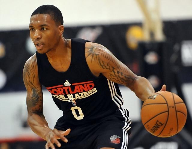 前热身赛中 前热身赛中