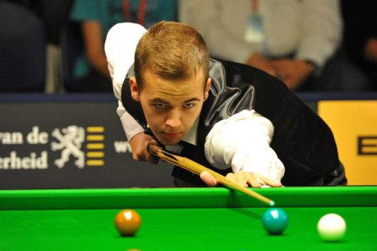 牌而被推到 牌而被推到